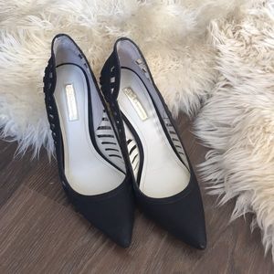 Matt black, cutout heels 👠 🖤 (3 in)